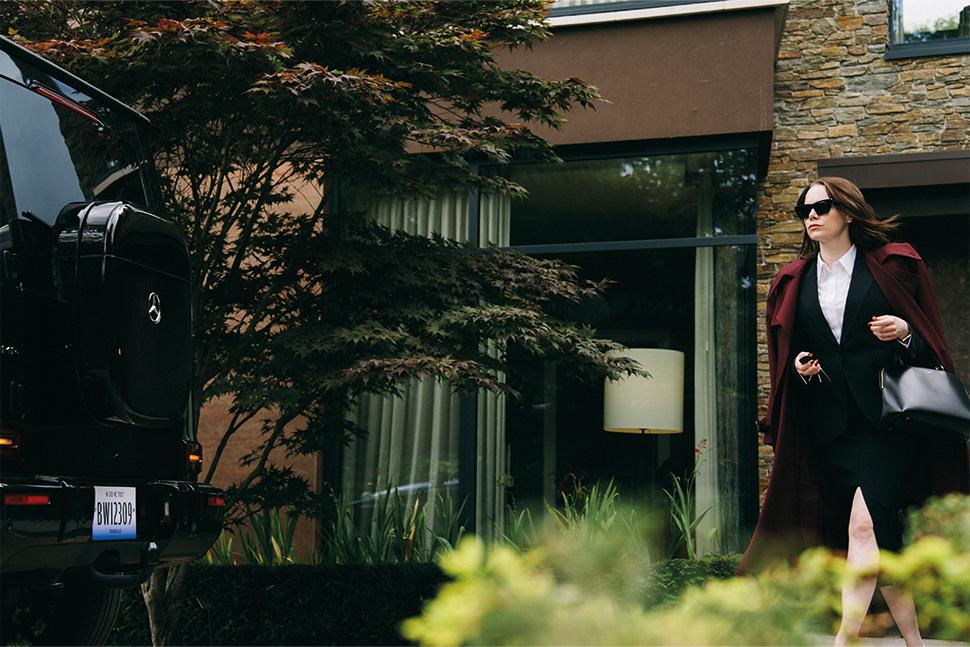 Bugonia: Il Grottesco Sci‑fi di Yorgos Lanthimos in Concorso a Venezia 82
