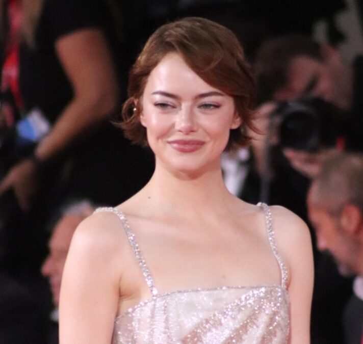 “Bugonia”: Emma Stone e Lanthimos tra alieni e complotti a Venezia 2025