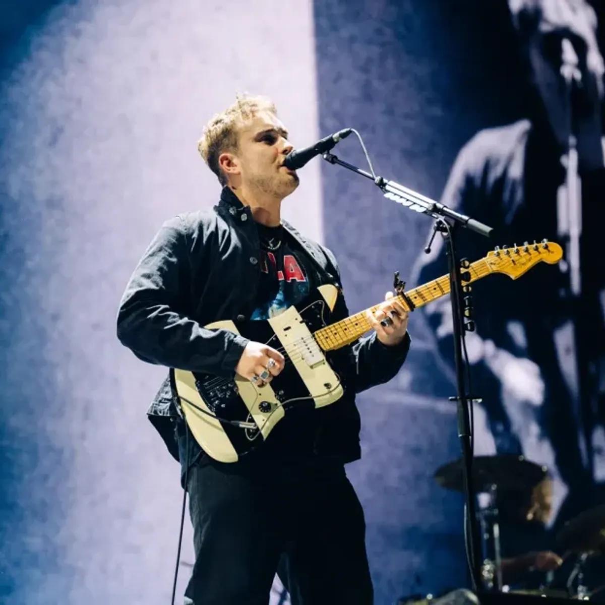 Sam Fender tour 2027, il cantautore britannico annuncia nove concerti negli stadi.